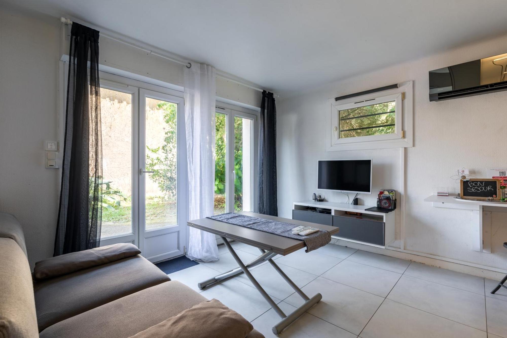 Appartement Avec Parking A 12mns Du Centre Historique De